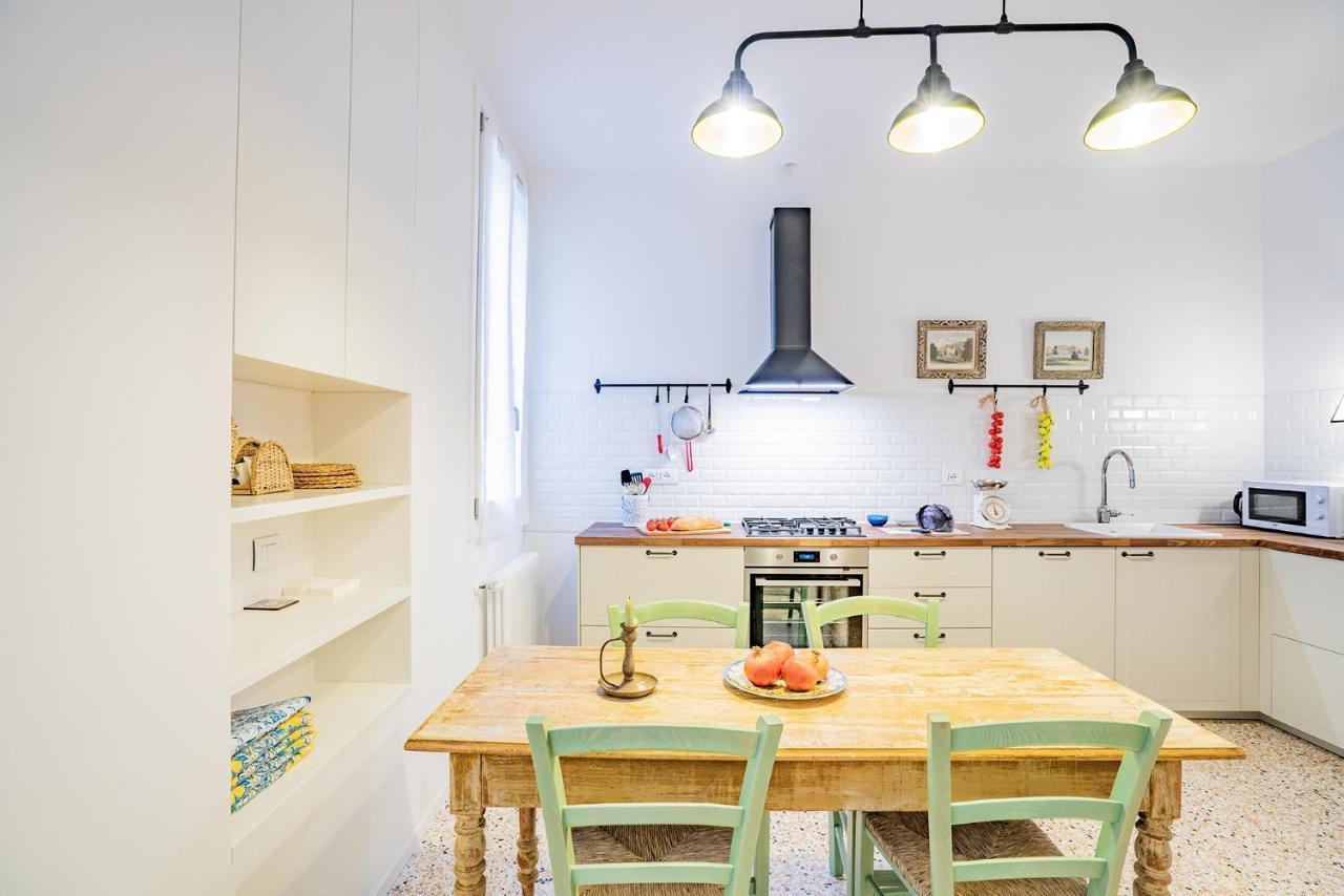Ca' San Beneto Completely Refurbished In A Fabulously Area * Venetië